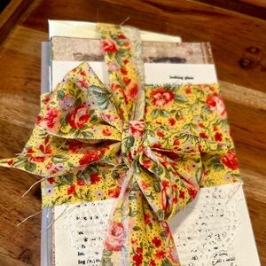 Ephemera Kits (100 pieces)